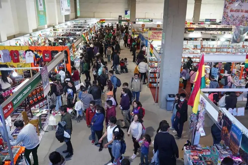 Imagen de una versi&oacute;n pasada de la Feria del Libro de La Paz. CDLLP