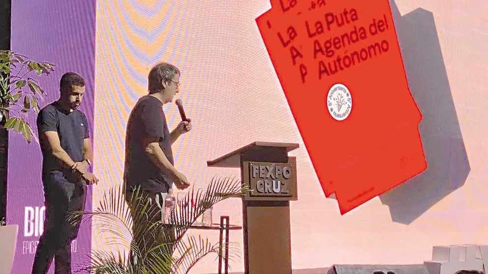 Imagen de una versi&oacute;n pasada de la Bienal del Dise&ntilde;o y Cartel Bolivia./ BICEB&Eacute;