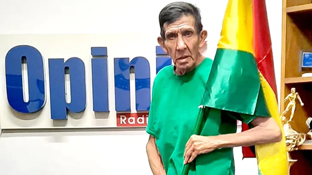 René Carvallo, pone fin a sus históricas caminatas.  / AARON ALDUNATE