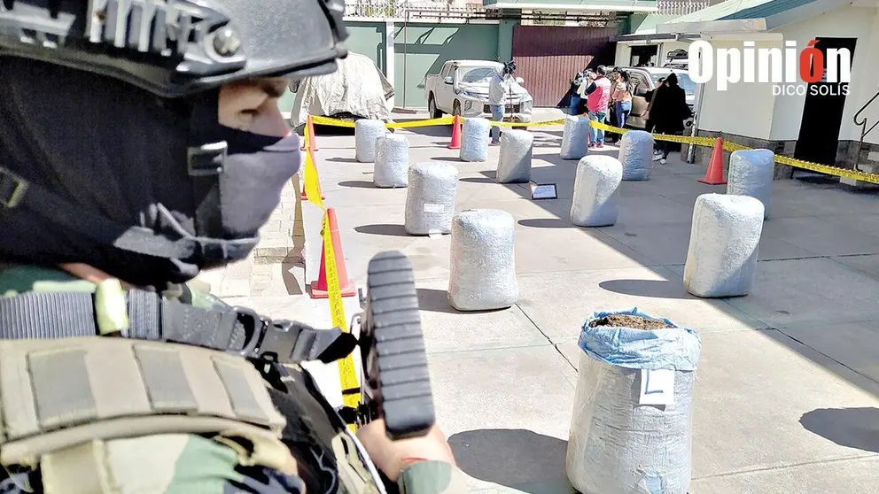 FELCN secuestra camioneta con 300 kilos de marihuana./ DICO SOL&Iacute;S