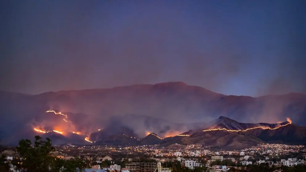 Incendio en la serran&iacute;a de Sama, Tarija. CORREO DEL SUR