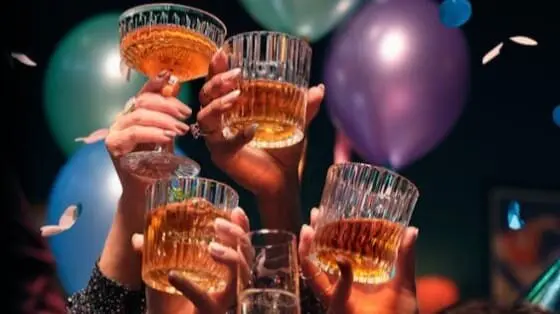 Foto referencial del consumo de bebidas alcoh&oacute;licas. PEXELS