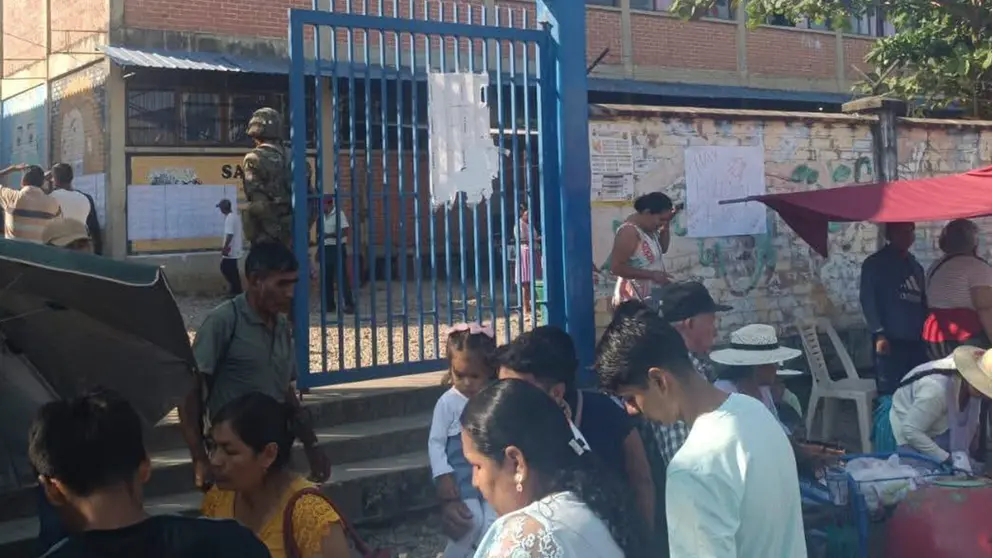 Frontis de la Unidad Educativa donde habr&iacute;a ocurrido la explosi&oacute;n. TOMADA DE ARIEL S&Aacute;NCHEZ