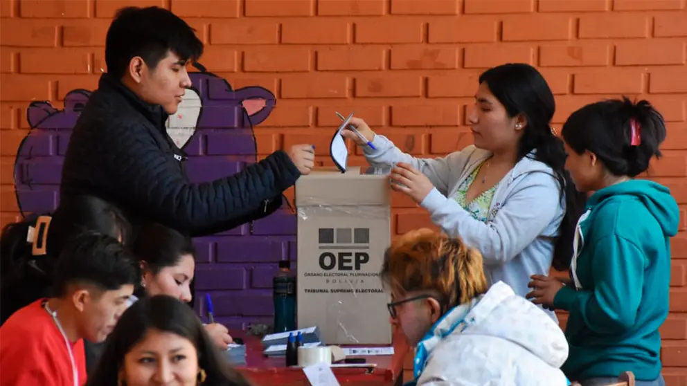 Una mesa de sufragio en Cochabamba./ DICO SOL&Iacute;S