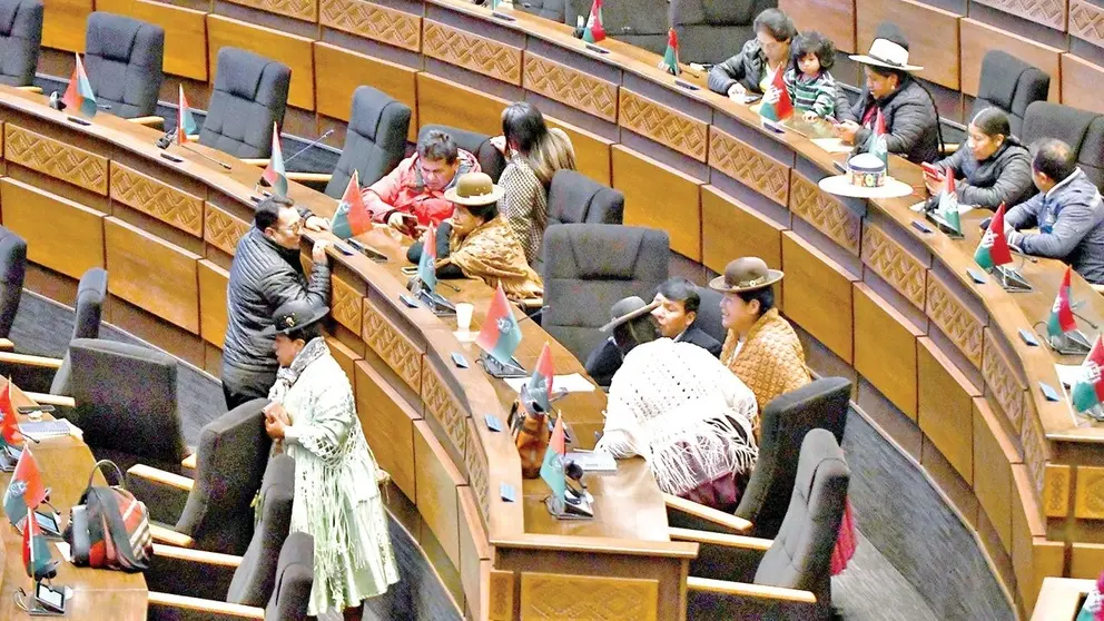 Diputados durante una sesi&oacute;n en la Asamblea Legislativa. / APG