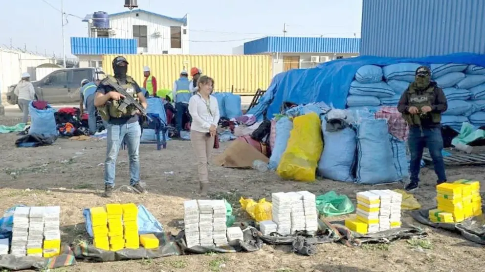 Los paquetes de clorhidrato de cocaína presentados por la Policía./ FELCN