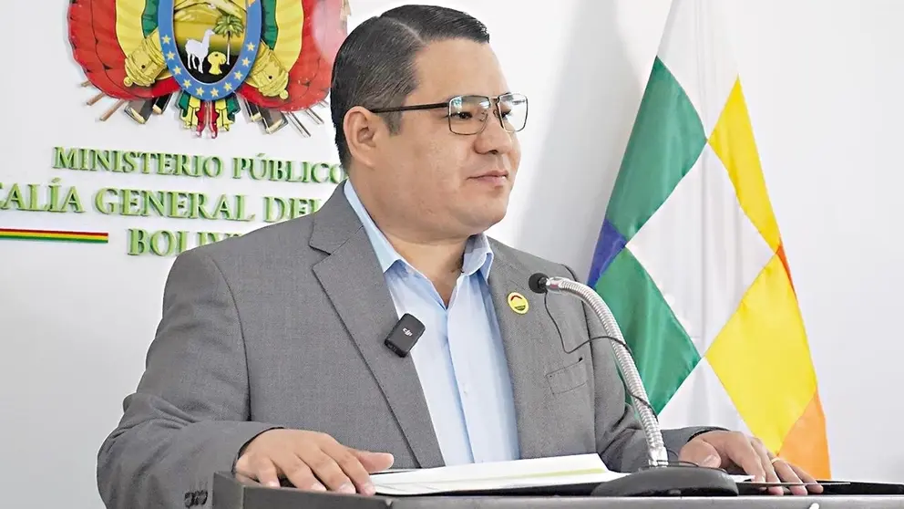 El fiscal general Roger Mariaca en conferencia./ FISCAL&Iacute;A