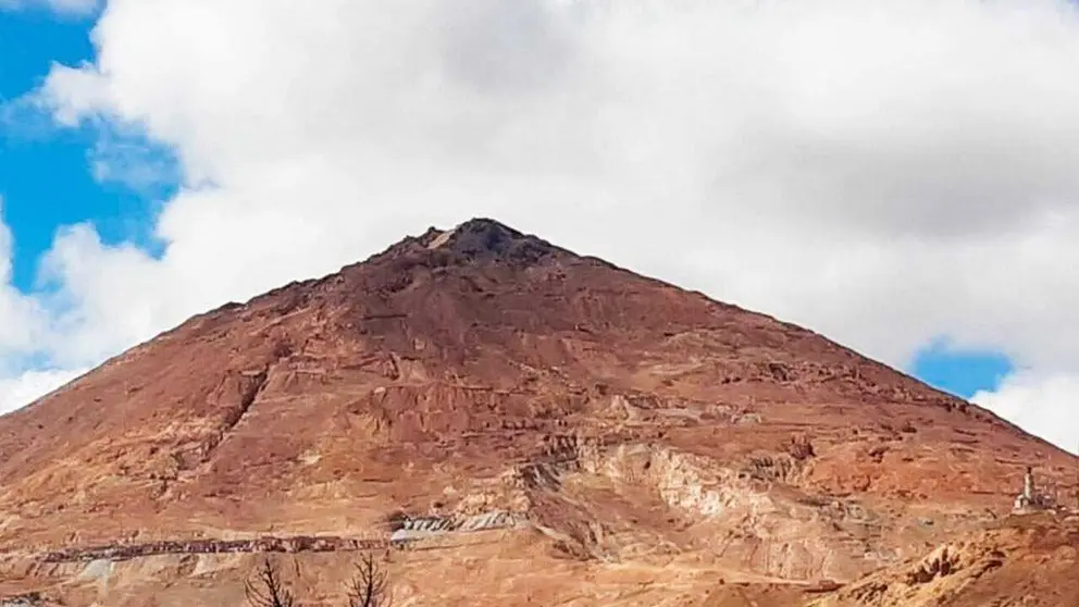El Cerro Rico de Potos&iacute;./ EL POTOS&Iacute;