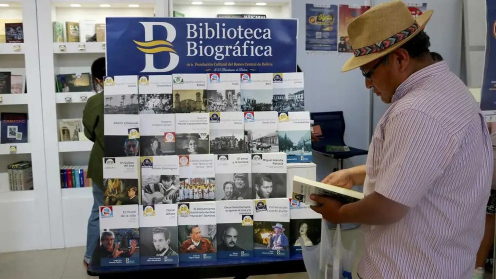 Presenta 25 
vol&uacute;menes sobre h&eacute;roes y hero&iacute;nas culturales./ FUNDACION CULTURAL BCB