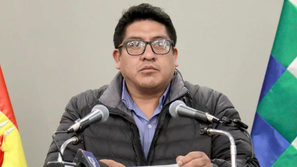 El ministro de Trabajo, Víctor Quispe, en conferencia de prensa./ APG