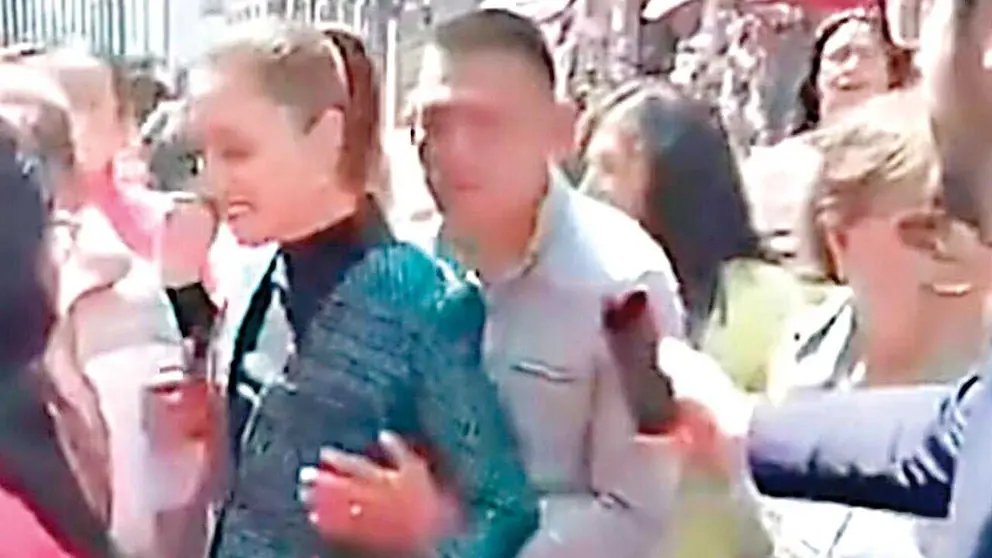 Un hombre intenta besar y tocar sin consentimiento a Claudia Sheinbaum./ RRSS