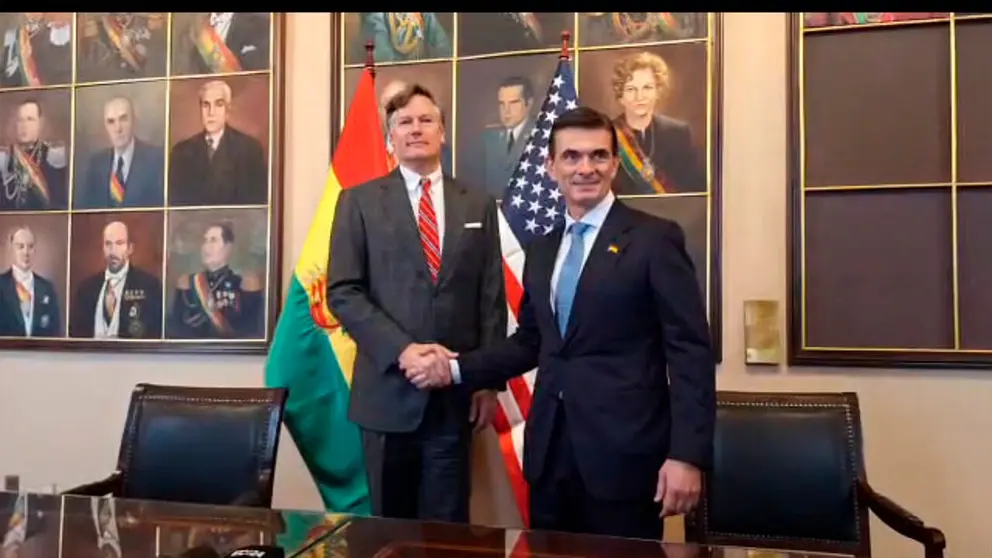 El subsecretario de Estado de los Estados Unidos, Christopher Landau, y el presidente Rodrigo Paz. ABI