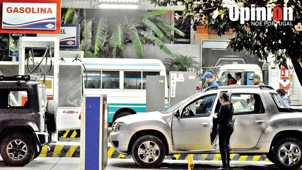El transporte se abastece con di&eacute;sel y gasolina en los surtidores./ NO&Eacute; PORTUGAL