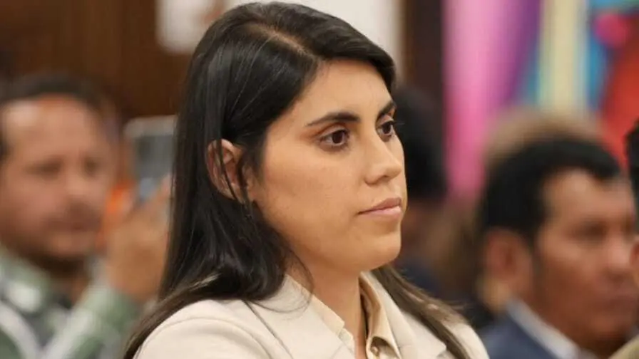 La viceministra de Autonom&iacute;as, Andrea Barrientos, intervino  las oficinas de Instituto Nacional de Reforma Agraria (INRA) en la ciudad de La Paz./ ANDREA BARRIENTOS