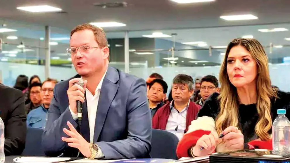 Armin Dorgathen (i) y Gabriela Delgadillo est&aacute;n entre los imputados. / PRENSA DIPUTADOS-ARCHIVO