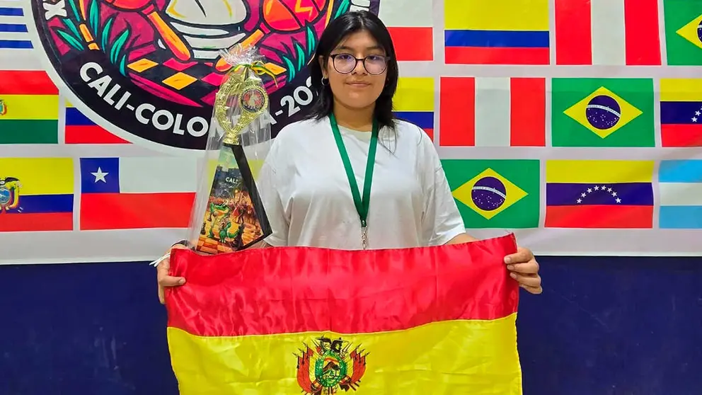 La ajedrecista, durante la premiaci&oacute;n del torneo. FBA