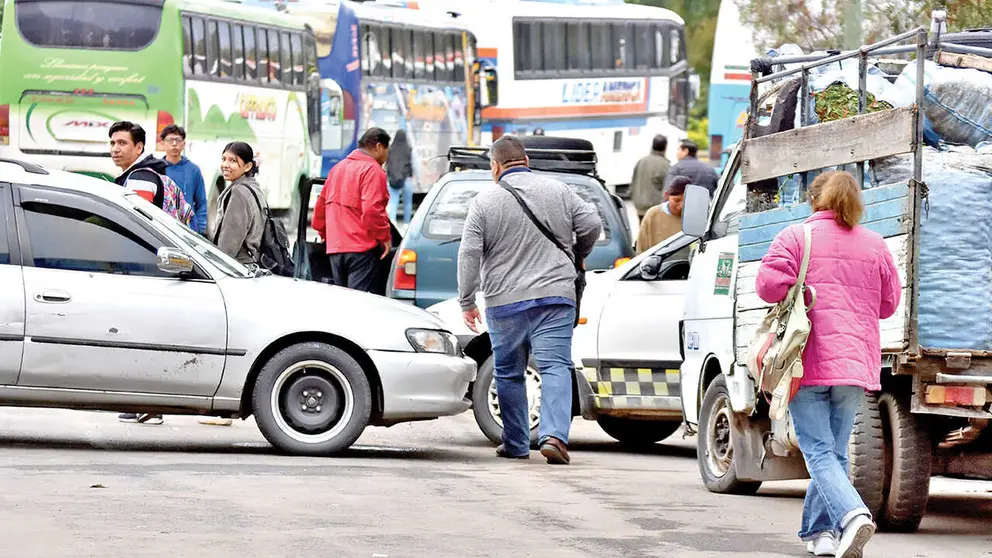 Un punto de bloqueo en la ciudad de Cochabamba, este 22 de diciembre.  / DICO SOL&Iacute;S