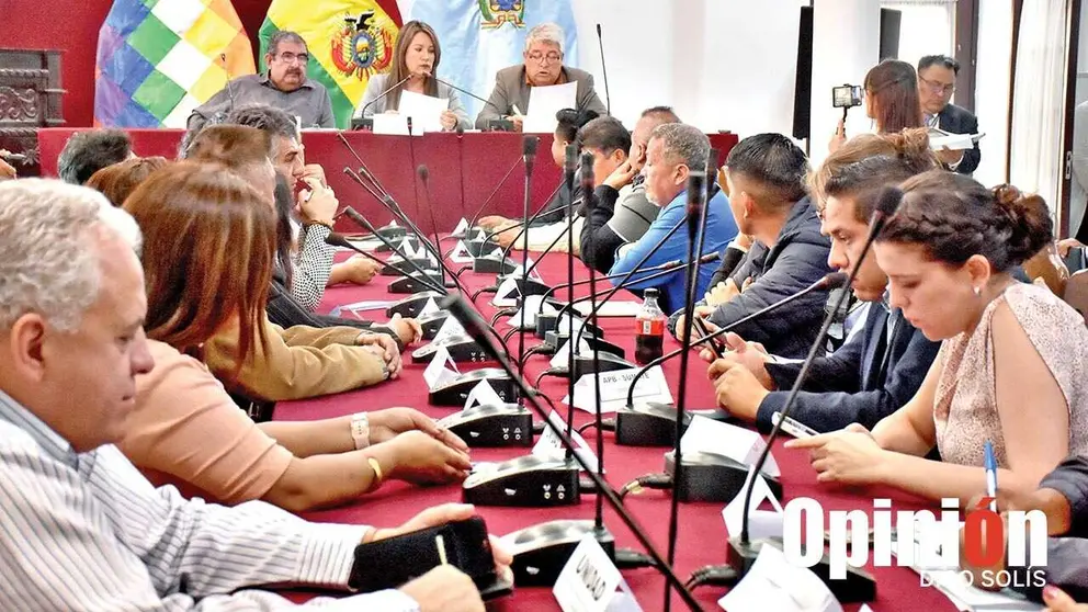 Imagen referencial de las autoridades en la Brigada Parlamentaria de Cochabamba. DICO SOL&Iacute;S