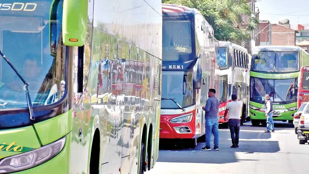 Los viajes en buses de transporte interdepartamental tienen nuevas tarifas./ DICO SOLÍs