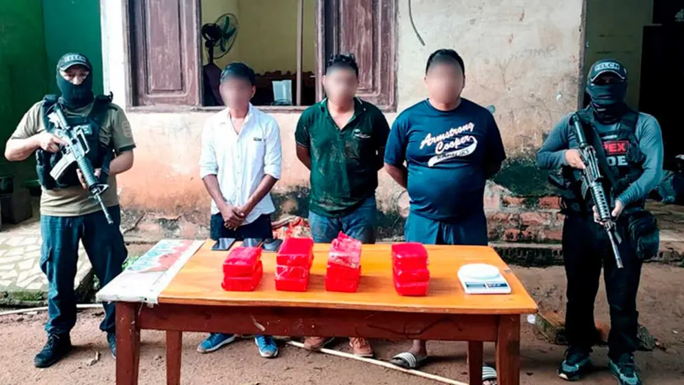 Detenidos tras encontrar la droga en Guayaramer&iacute;n. FELCN