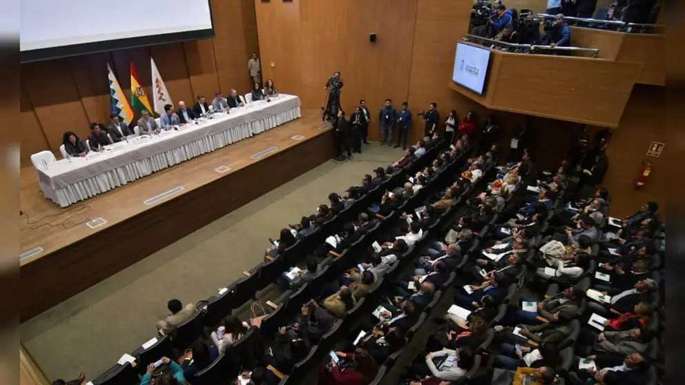 Di&aacute;logo entre el Gobierno y la COB. APG