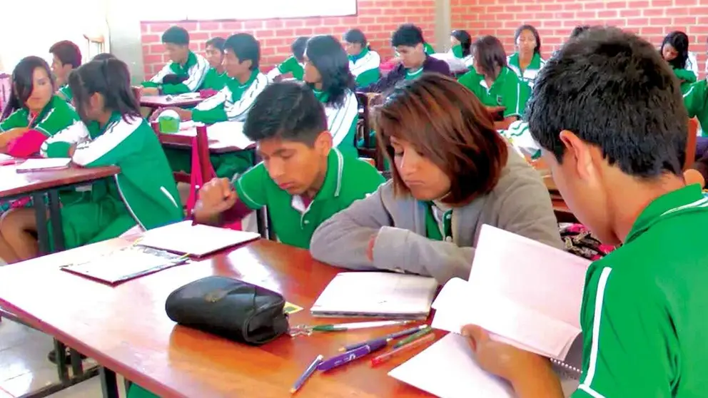 Estudiantes en el aula de un colegio./ ARCHIVO