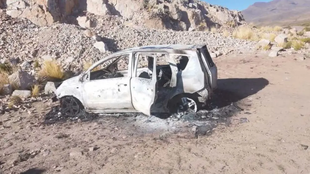 Con el crimen, tambi&eacute;n se incendi&oacute; el veh&iacute;culo en el que se trasladaban las dos personas de nacionalidad chilena. RRSS
