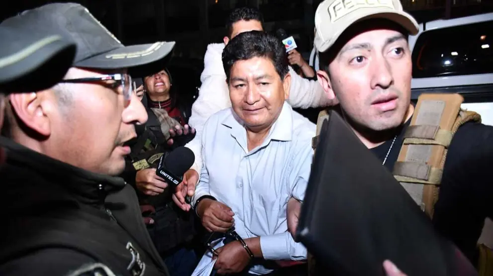 El exministro de Obras P&uacute;blicas, &Eacute;dgar Monta&ntilde;o, es conducido a instalaciones policiales. APG