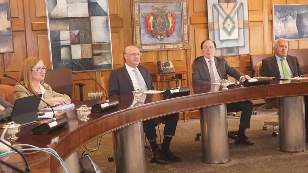 El presidente del BCB, David Espinoza, y el Directorio de esta entidad recibieron la visita protocolar del presidente del BID, Ilan Goldfajn. APG