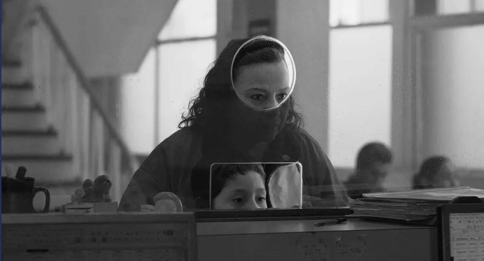 Teresita Sanchez y Bastian Escobar en una escena de la pel&iacute;cula &ldquo;Moscas&rdquo;, de Fernando Eimbcke. BERLINALE