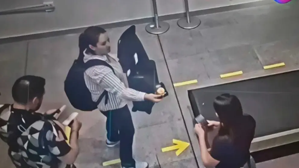 Im&aacute;genes de la c&aacute;mara del aeropuerto de Santa Cruz. TOMADA DE URGENTE