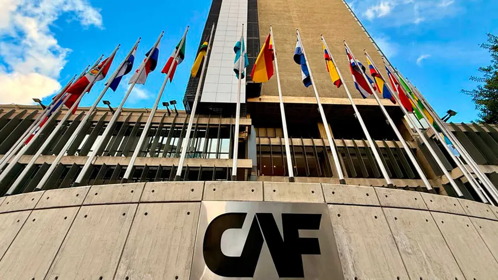 Frontis del edificio de la CAF. 