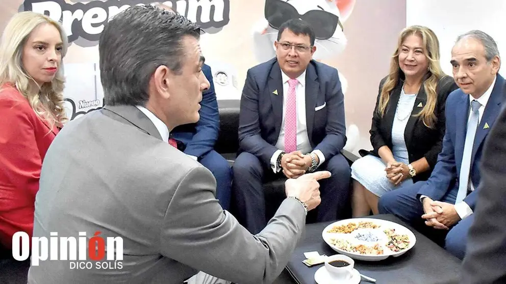 Empresario y el Presidente de Bolivia reunidos, este 19 de febrero./ DICO SOLÍS
