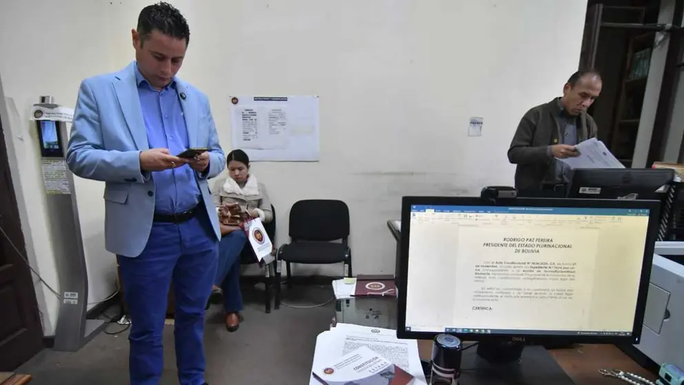 El vicepresidente Edmand Lara presenta una acci&oacute;n de inconstitucionalidad contra el Decreto Supremo 5552. APG