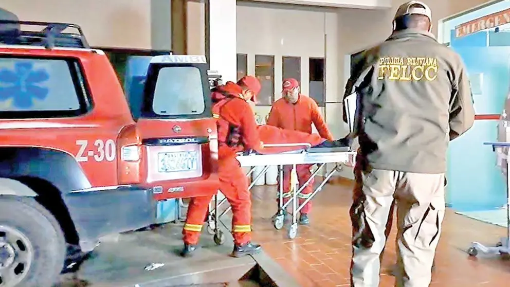 Ayer por la madrugada, los presuntos autores del robo llegaron al Hospital Viedma. / OPINI&Oacute;N