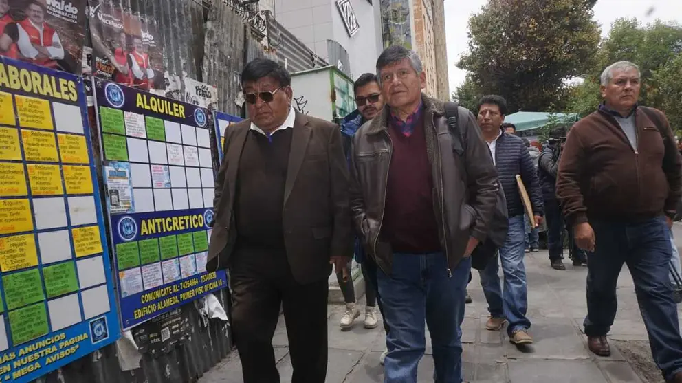 Dirigentes del  transporte, tras retirarse del di&aacute;logo. APG