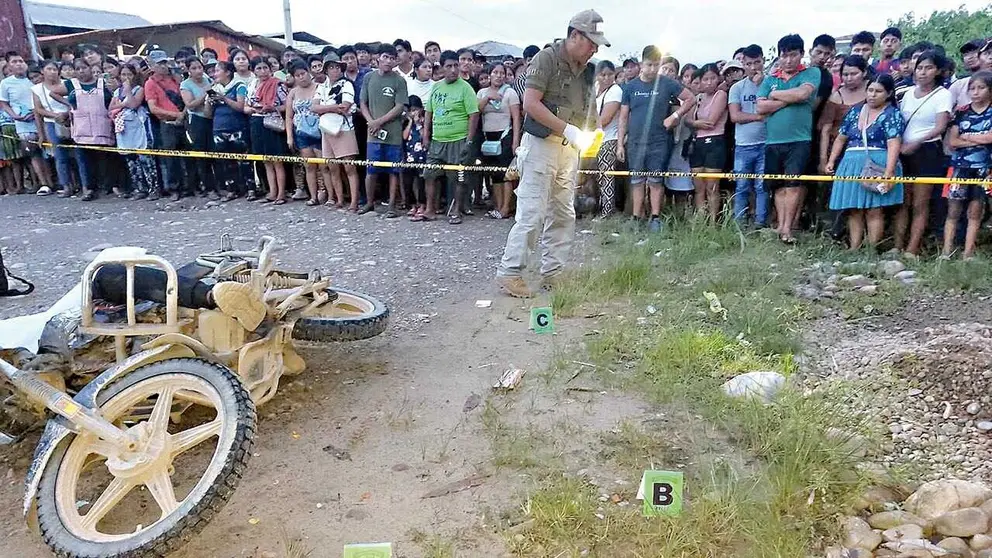 Procesan la escena del crimen en la poblaci&oacute;n de San Gabriel, Villa Tunari./ CORTES&Iacute;A