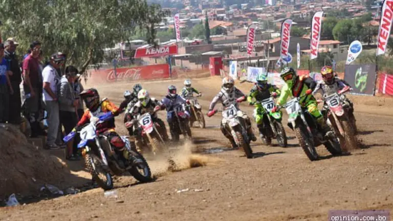Una imagen de una carrera de motociclismo./ ARCHIVO
