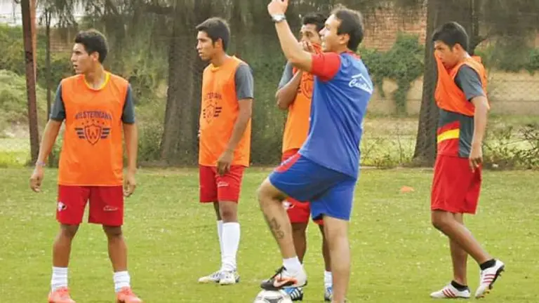 Marcelo Carballo, cuando dirig&iacute;a las divisiones menores de Wilstermann. ARCHIVO