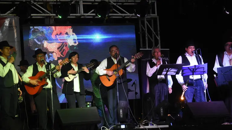 La banda Aizana durante el lanzamiento del premio Eduardo Abaroa. AYAR WARI