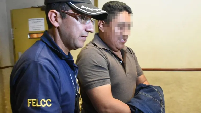Jes&uacute;s S., testigo clave, ingresa al edificio Abugoch, de la Fiscal&iacute;a. Dico Sol&iacute;s