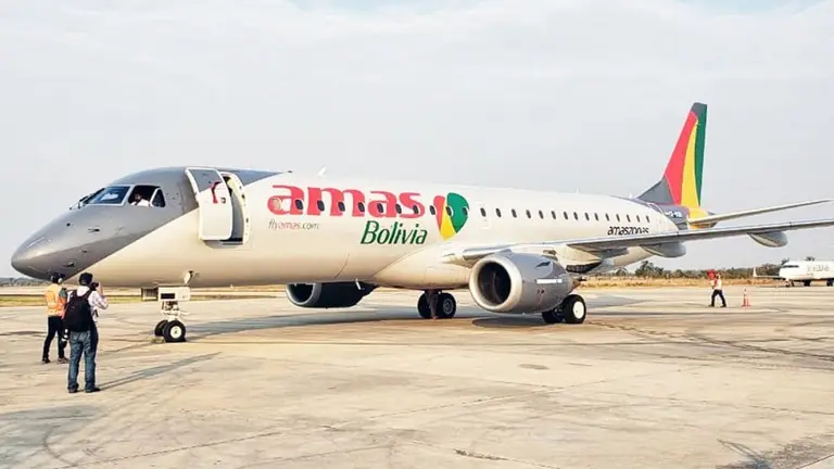 El nuevo Embraer E-190 de Amaszonas/Aviaci&oacute;n News. Archivo