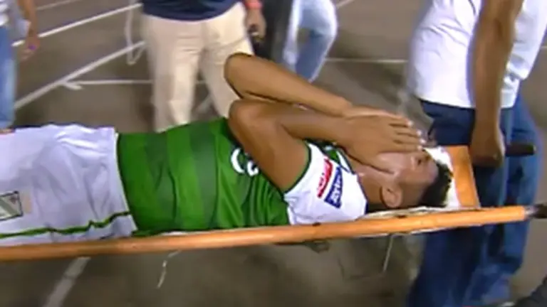 Mario Cuellar lesionado en su partido contra Guabir&aacute;. APG