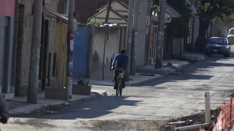 Vista de la calle Sajama, en la zona sur, con escasez de &aacute;rboles. Ayar Wari
