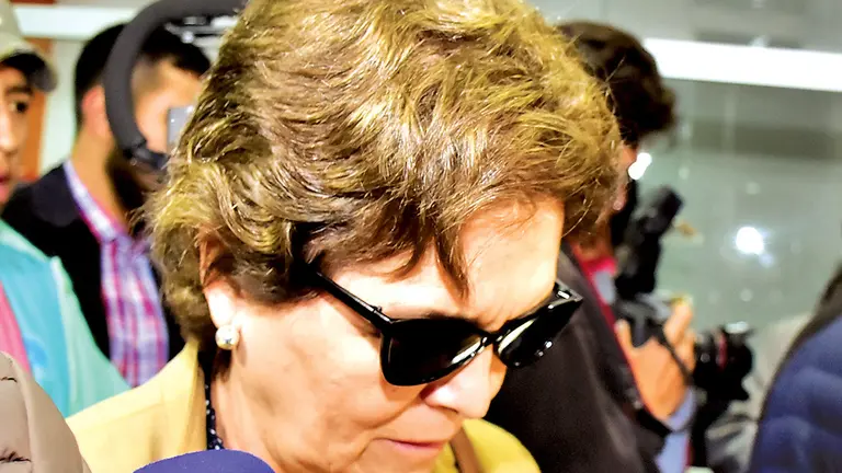 Ximena Valdivia en predios de la Fiscal&iacute;a pace&ntilde;a. APG