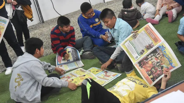 Ni&ntilde;os y ni&ntilde;as comparten sus lecturas del suplemento Colibrito. ARCHIVO