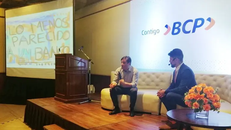 Participaci&oacute;n de uno de los expositores en el foro. BCP