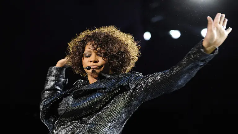 La cantante y actriz estadounidense Whitney Houston durante un concierto en Hannover (Alemania). EFE