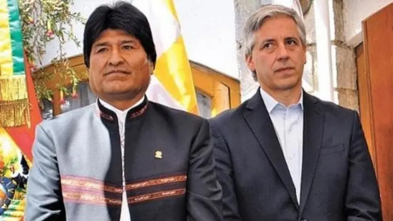 El expresidente de Bolivia Evo Morales (i) junto al exvicepresidente &Aacute;lvaro Garc&iacute;a Linera. ARCHIVO