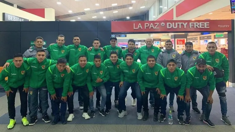 La delegaci&oacute;n entera de futsal que est&aacute; a&uacute;n en Chile. FBF
